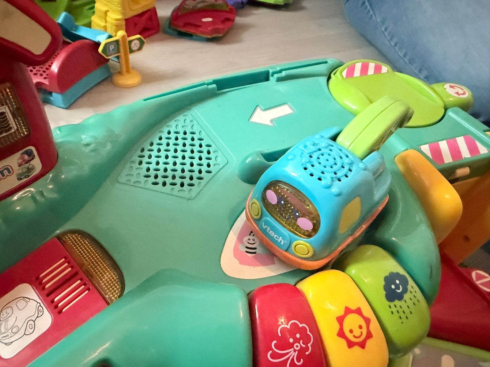 VTech Toet Toet Auto's Parkeergarage met auto, Kinderen en Baby's, Speelgoed | Vtech, Ophalen, Gebruikt, 6 maanden tot 2 jaar