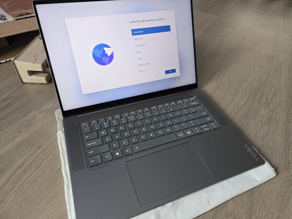 Foto 3 van Lenovo Yoga Slim 7 Aura 32GB/1TB – absolute nieuwstaat