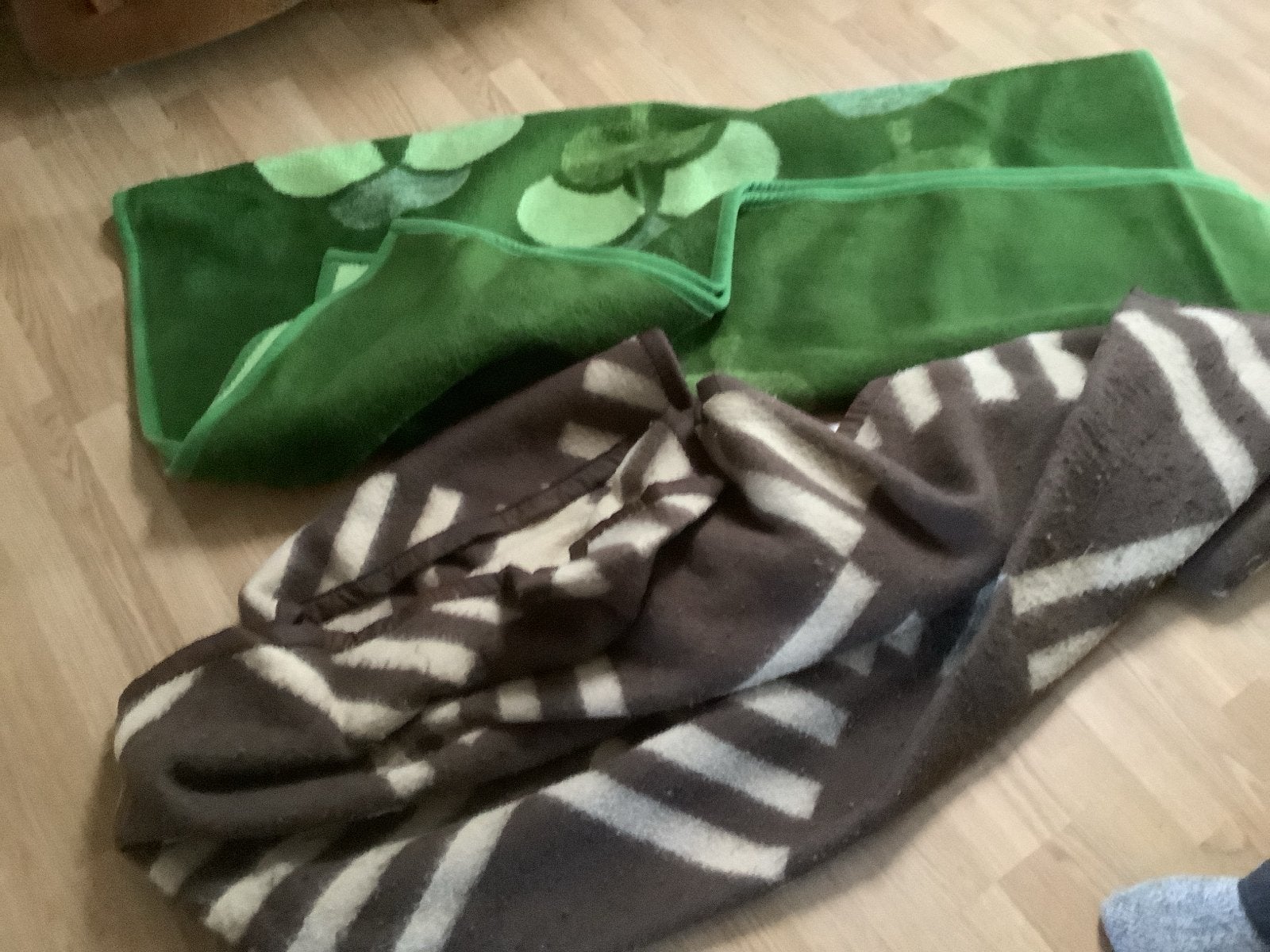 Twee dekens: Groene fleecedeken en bruine wollen deken, Ophalen, Fleecedeken, Gebruikt, Wasbaar