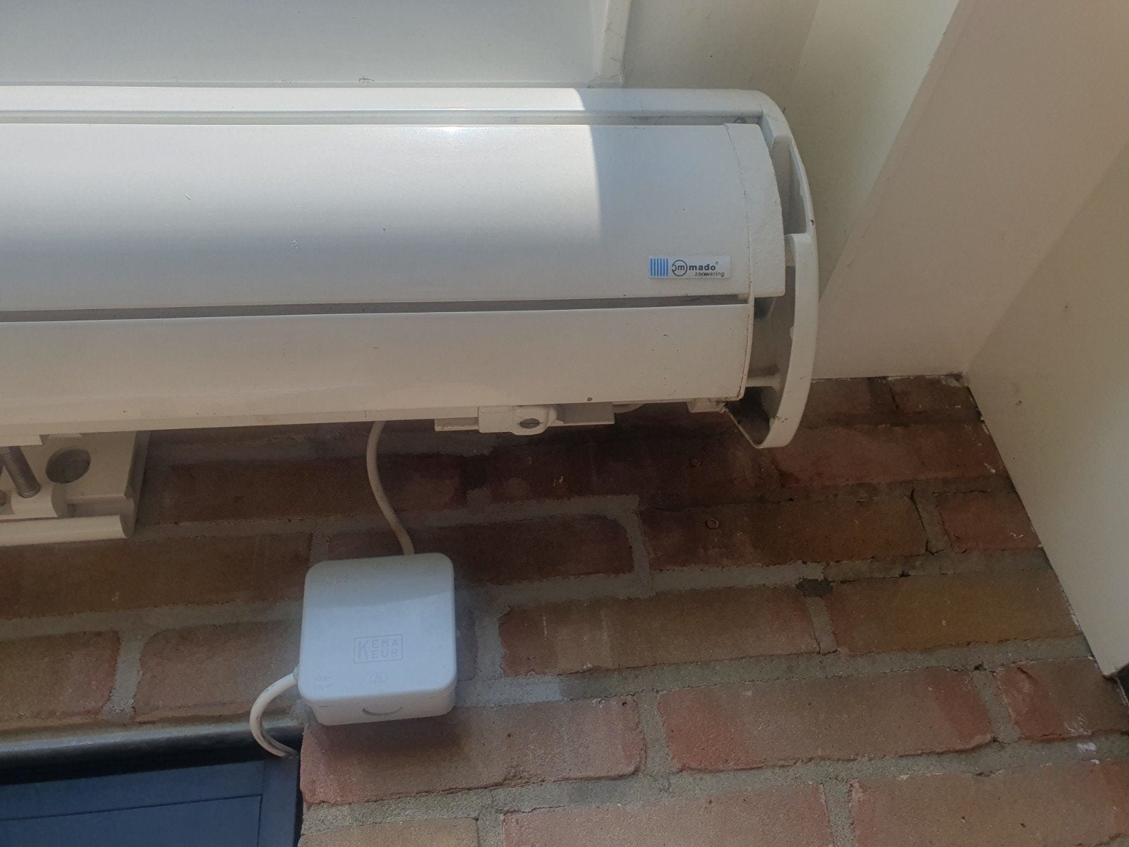 Zonnescherm knikarm elektrisch 4100mm breedt.uitval 3500mm, Ophalen, Gebruikt