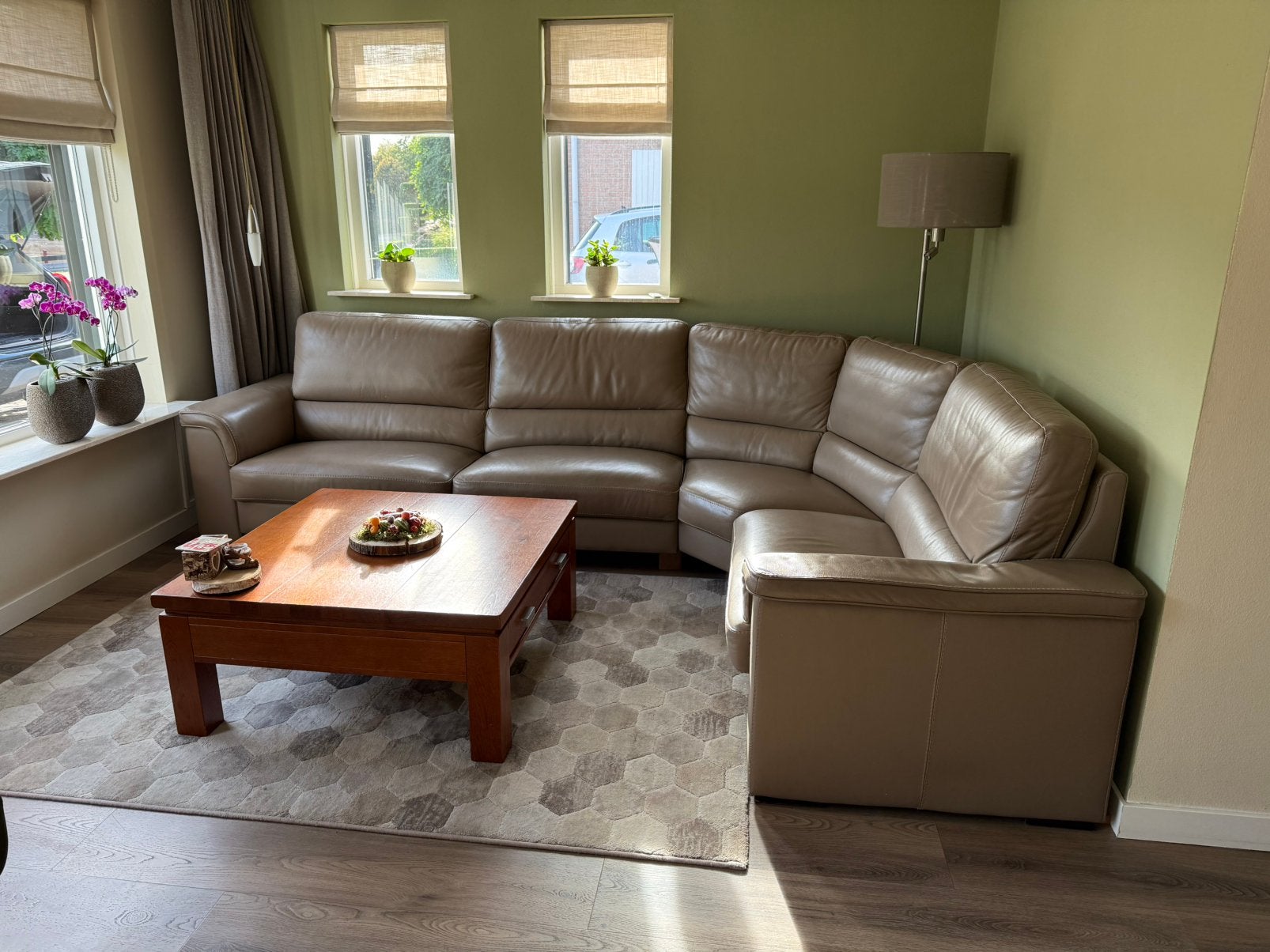 Hoekbank leer/taupe – ruime nette hoekbank 3,20 x 2,25 m, Huis en Inrichting, Ophalen, Gebruikt, Leer