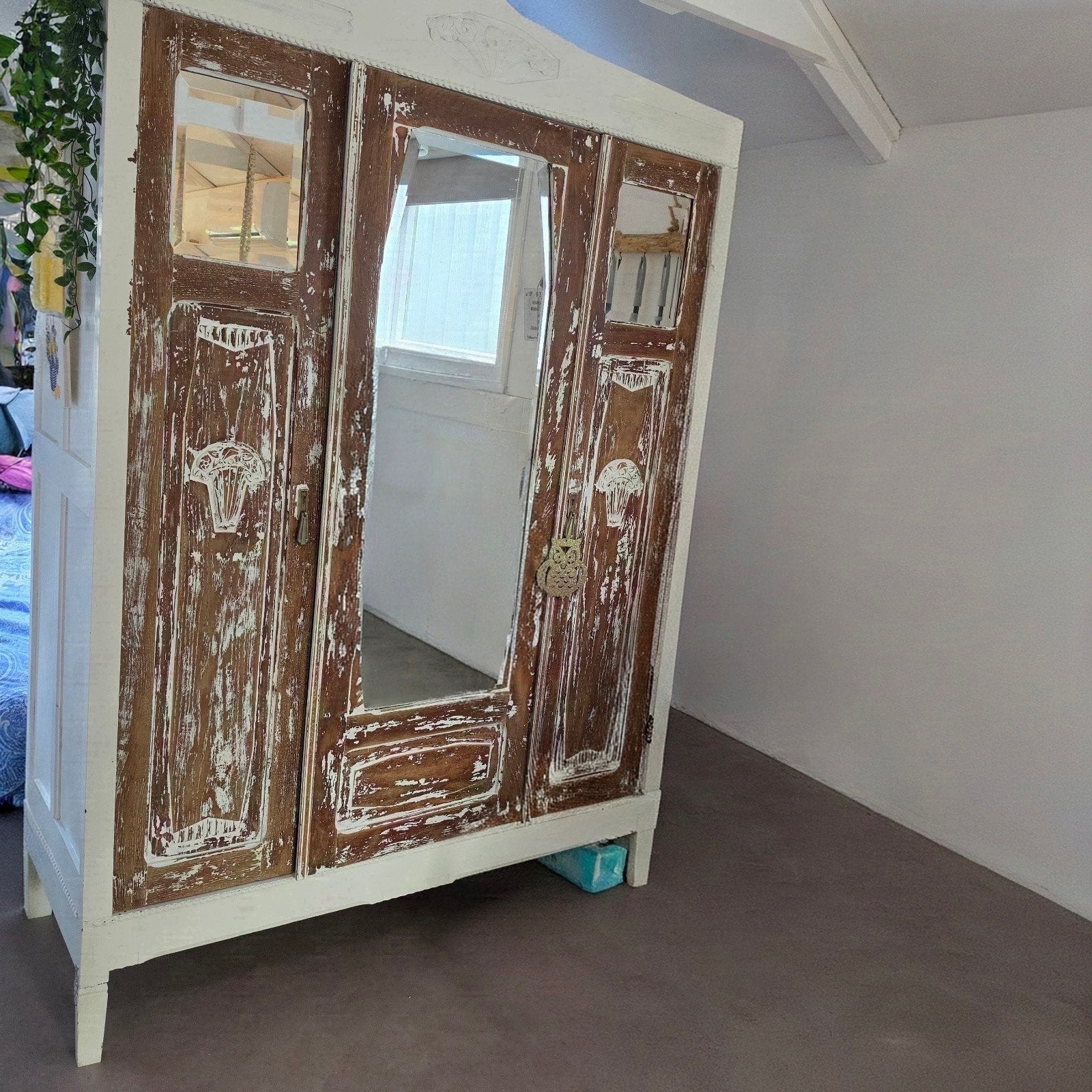 Unieke vintage kledingkast met spiegels en houtsnijwerk, Antiek en Kunst, Ophalen of Verzenden