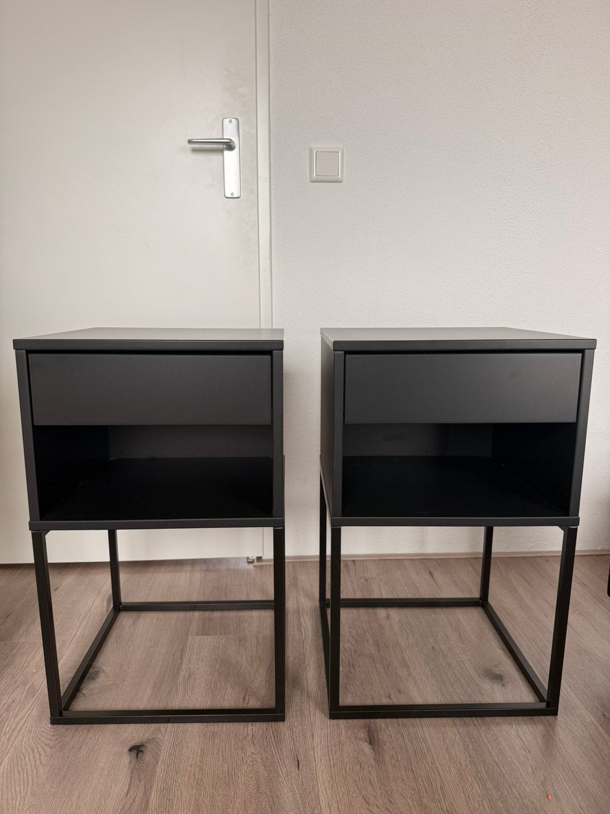 VIKHAMMER Nachtkastje 2 stuks, Ophalen, Kunststof, Gebruikt, Minder dan 45 cm