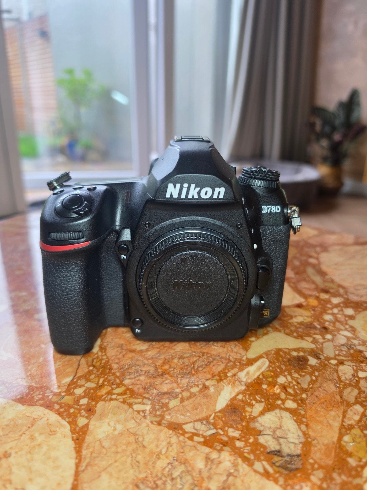 Nikon D780 Full Frame DSLR – 24.889 clicks – Battery Grip, Ophalen of Verzenden
