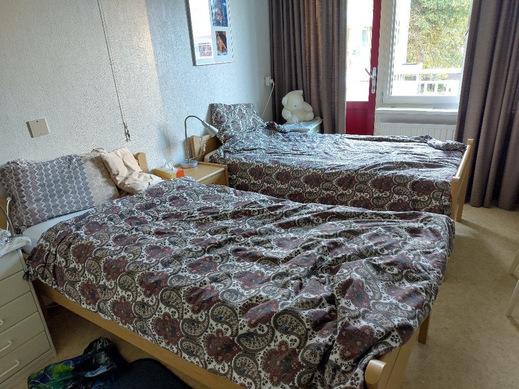 twee seniorbedden, Ophalen, Verstelbaar, 90 cm, Eenpersoons