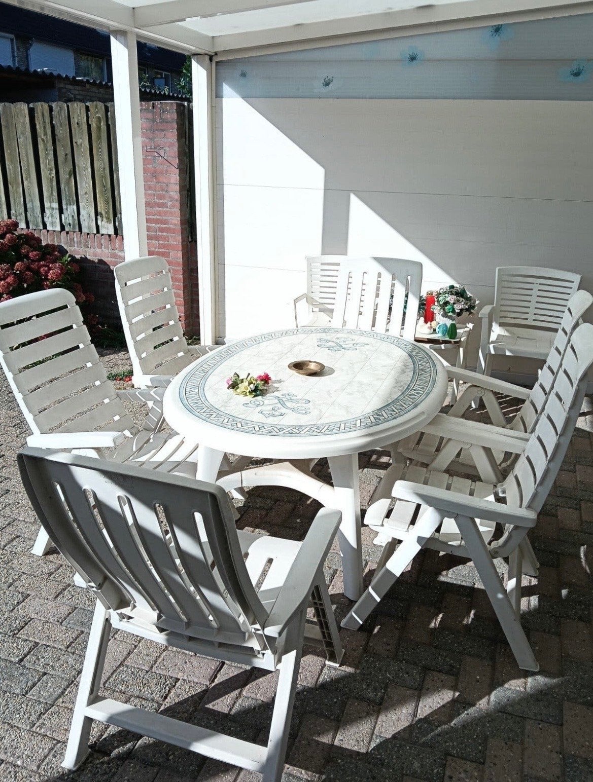 Witte kunststof tuinset met 6 stoelen en ronde tafel, Tuin en Terras, Ophalen, Kunststof, Gebruikt, Eettafel