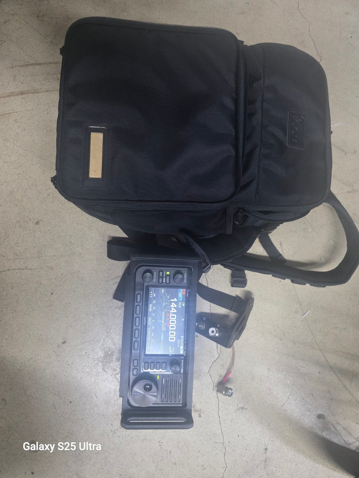 Icom IC-705 HF/50/144/430 Mhz Transceiver met accu & rugzak, Ophalen of Verzenden