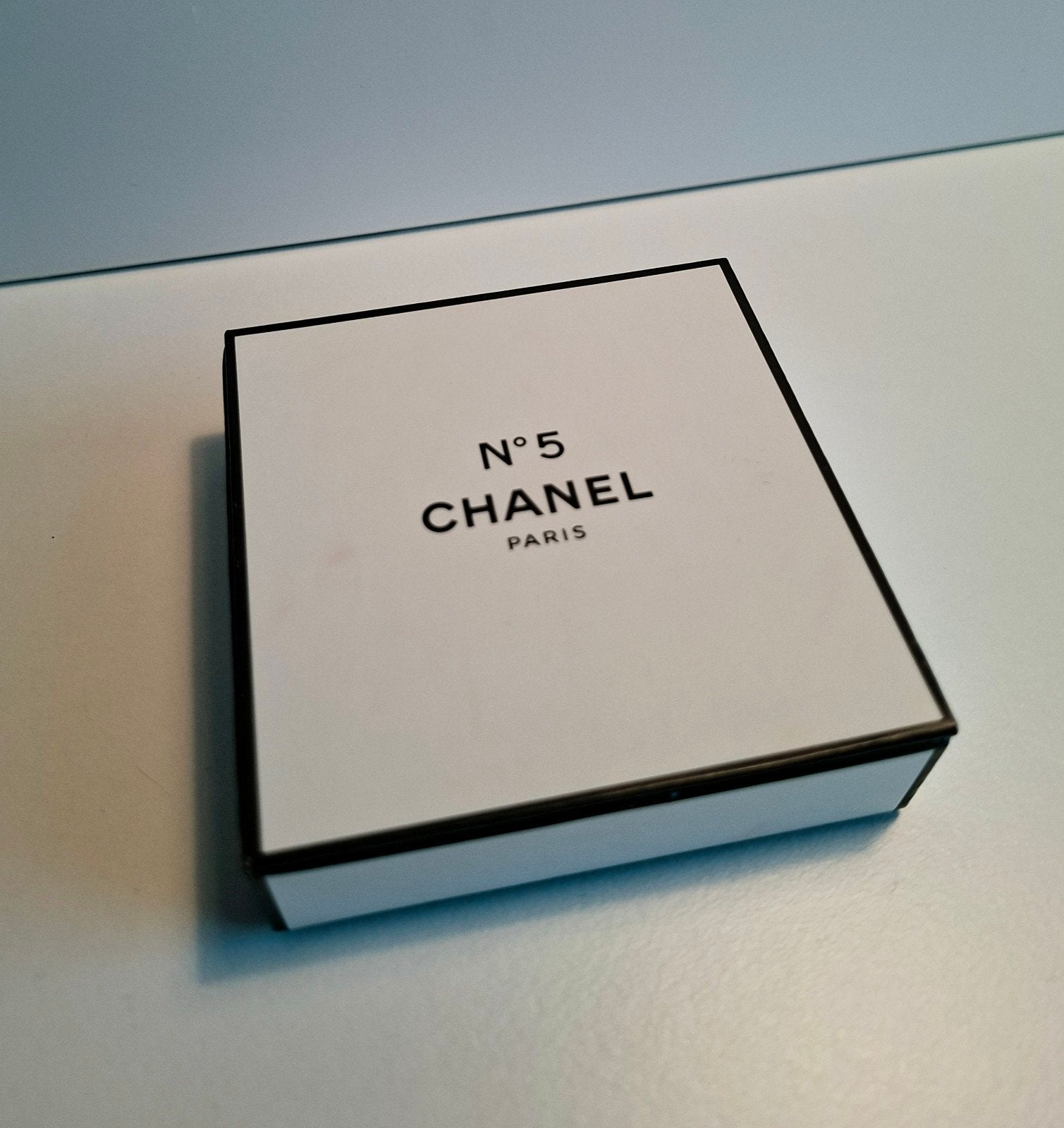 Chanel N°5 Eau De Parfum 1,5 ml., Verzamelen, Parfumverzamelingen, Ophalen of Verzenden, Nieuw, Miniatuur