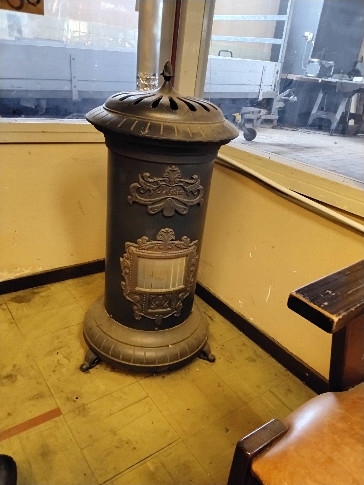 Antieke gas kachel, Ophalen