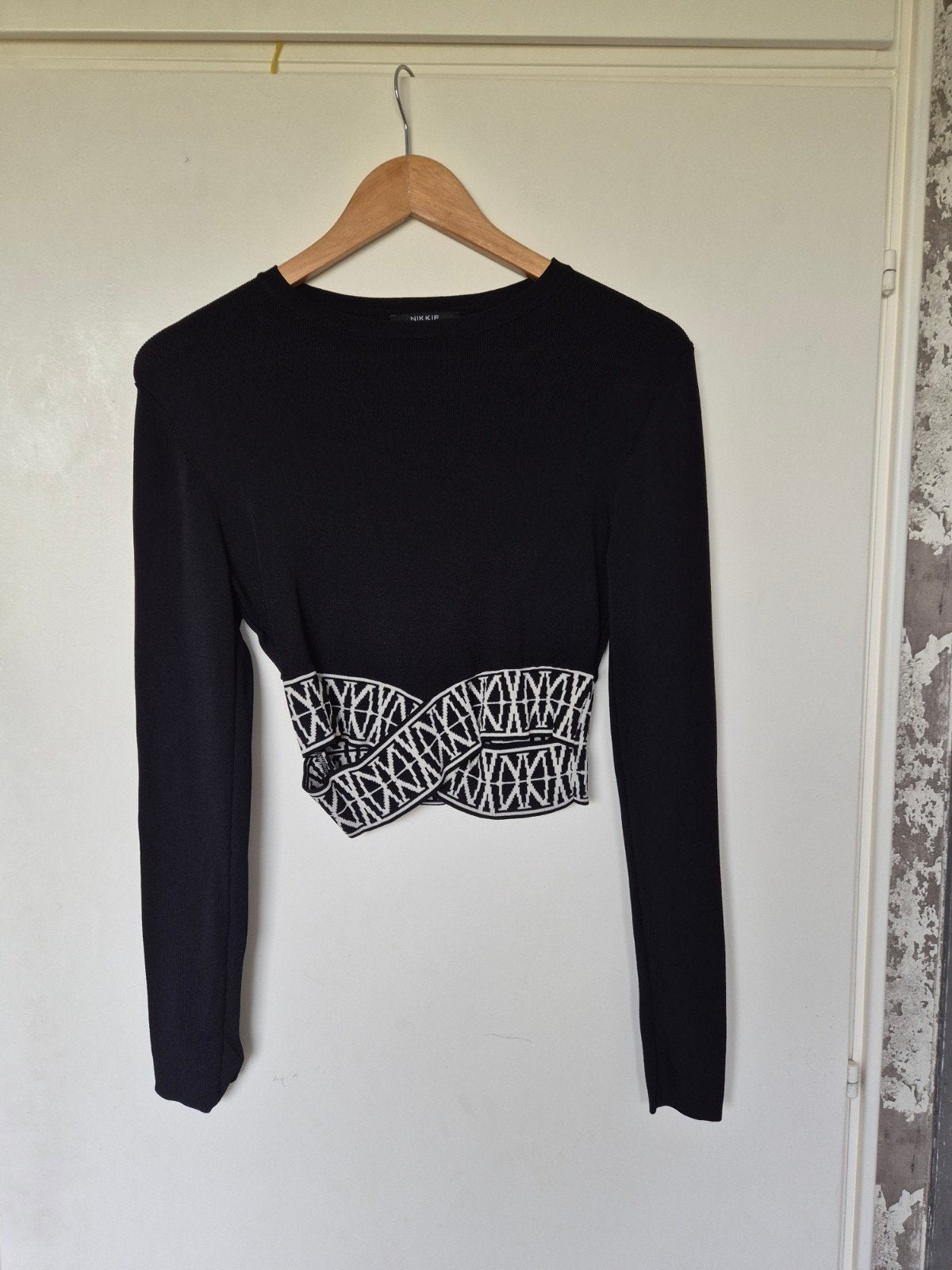 Nikkie crop top met lange mouwen, maat 38, Maat 38/40 (M), Zwart, Ophalen of Verzenden, Zo goed als nieuw