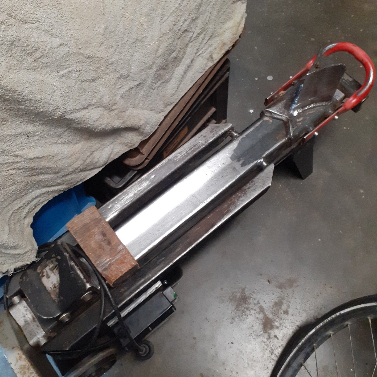 houtklover 5,5 ton drukkracht TE HUUR, Tuin en Terras, Kloofmachines, Ophalen, Elektrisch, Liggend