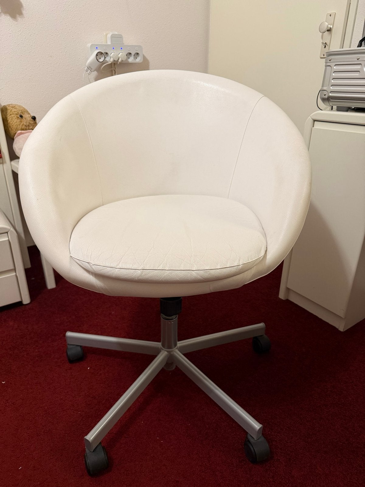 Witte bureaustoel van nepleer, 87x64 cm, Ophalen, Gebruikt, Wit, Bureaustoel