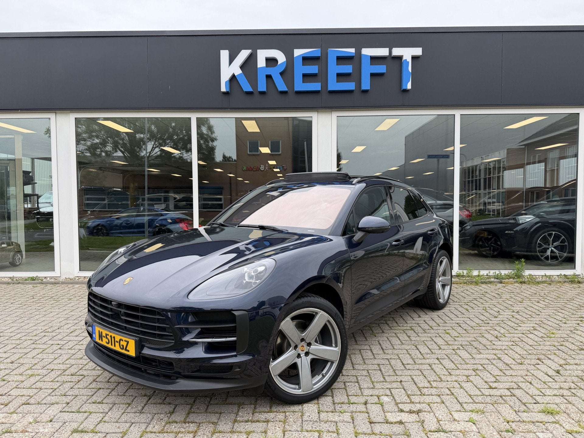 Porsche Macan 2.0 Panorama | Sport | Midnightblue (bj 2020), Auto's, Automaat, Gebruikt, Blauw, Bedrijf