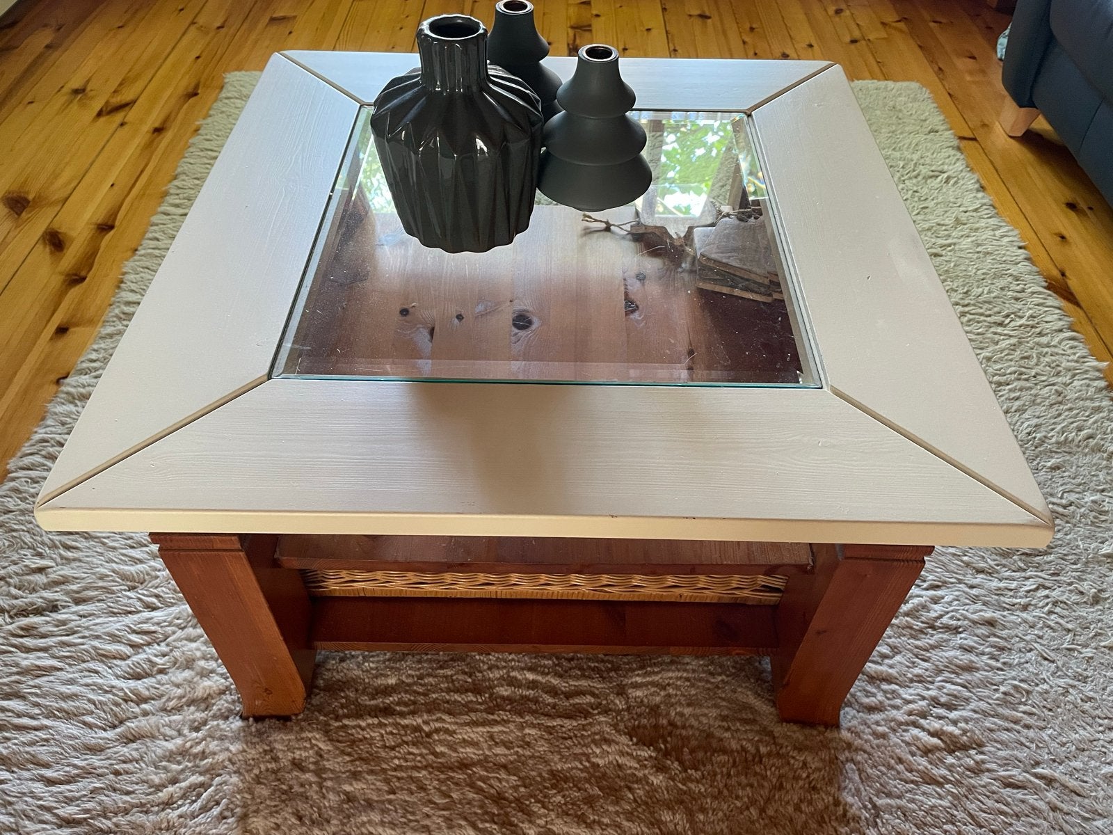 Grenen tafel met rieten mand, 70x70 cm, Ophalen, Gebruikt, Vierkant, 50 tot 100 cm