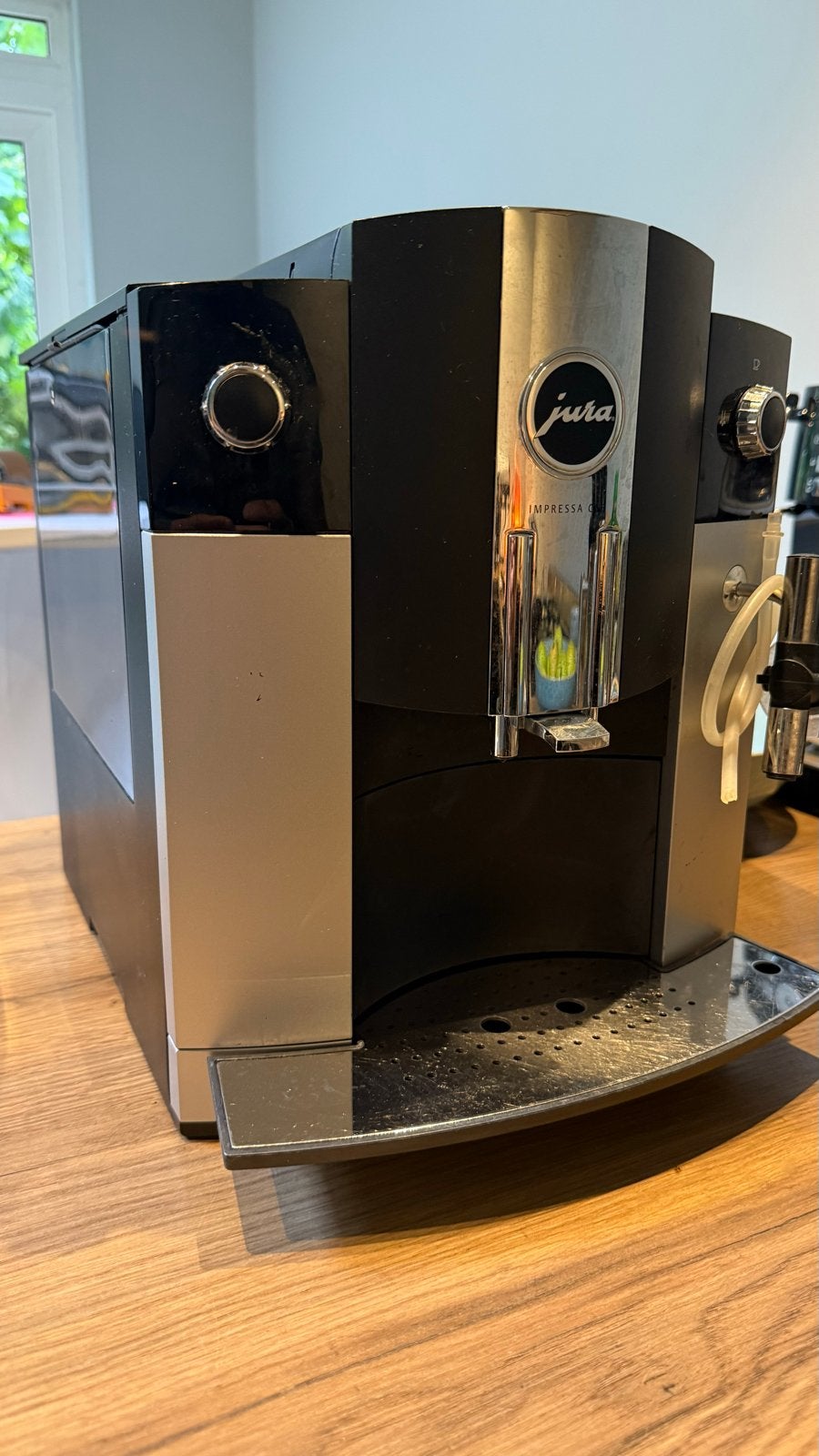 Jura Impressa C65 - Werkt, maar koffiemolen defect, Witgoed en Apparatuur, Ophalen, Gebruikt, Koffiemachine, Koffiebonen