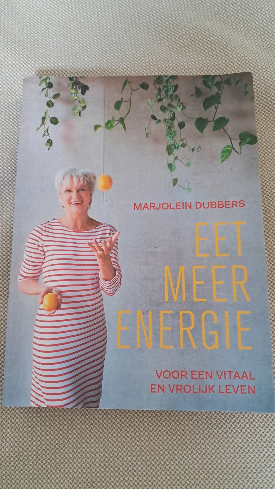Eet Meer Energie - Marjolein Dubbers (Zo goed als nieuw), Boeken, Ophalen of Verzenden, Zo goed als nieuw, Dieet en Voeding, Marjolein Dubbers
