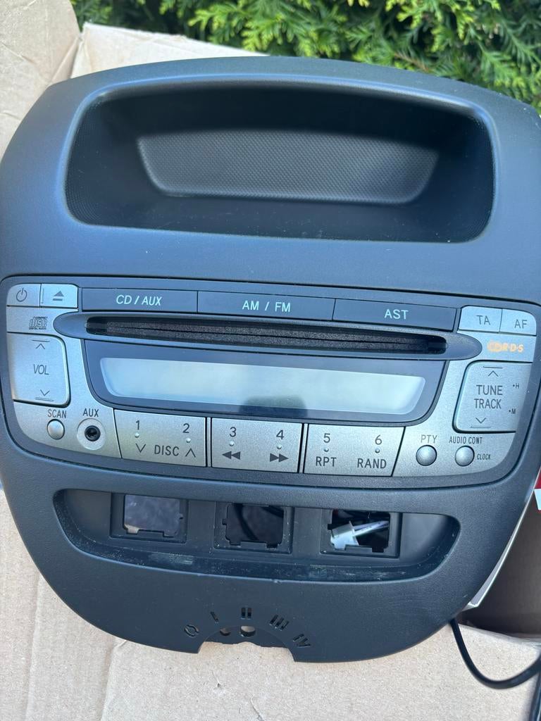 Autoradio met CD/AUX voor Peugeot 106, Ophalen of Verzenden, Gebruikt