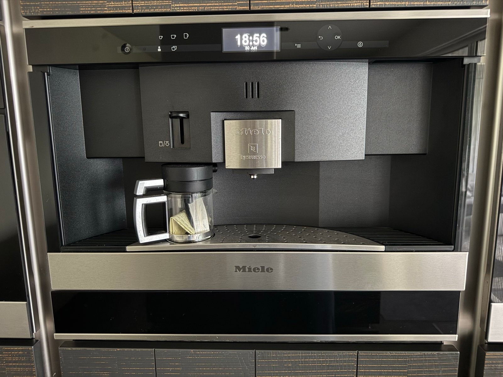 Miele inbouw koffiemachine met serviesverwarmer lade, Ophalen, Gebruikt, Koffiemachine, 1 kopje
