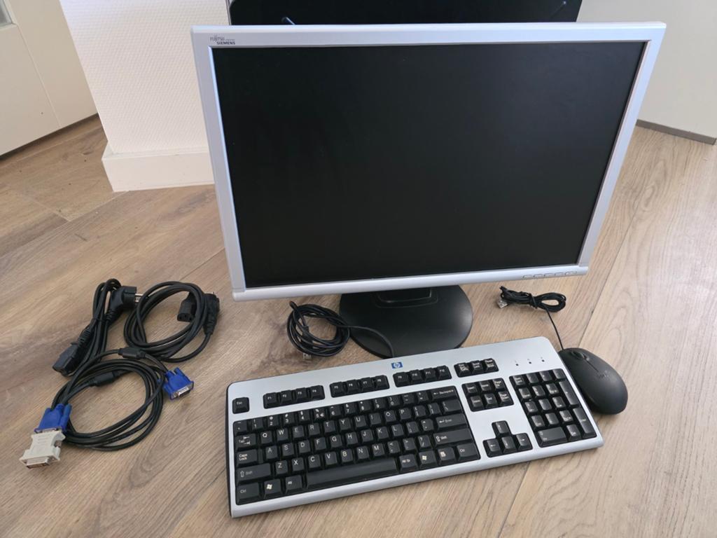 Systeemkast, beeldscherm 22inch, toetsenbord en muis, Ophalen