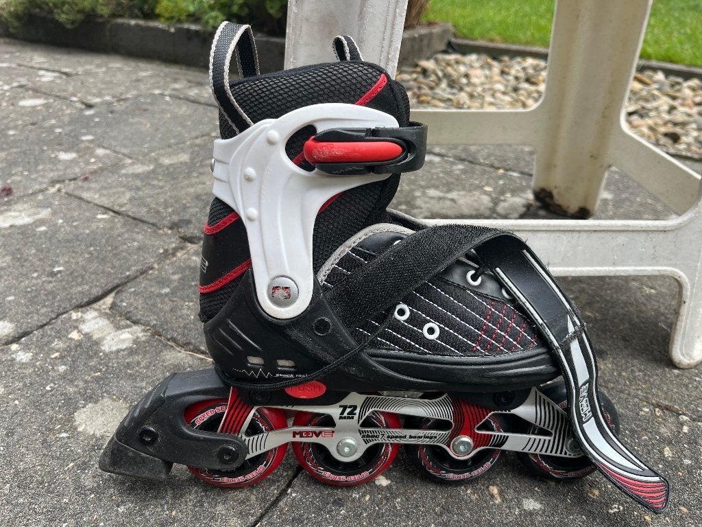 paar skeelers Move junior maat 33-36 met protection set, Kinderen, Inline skates 4 wielen, Ophalen, Overige merken
