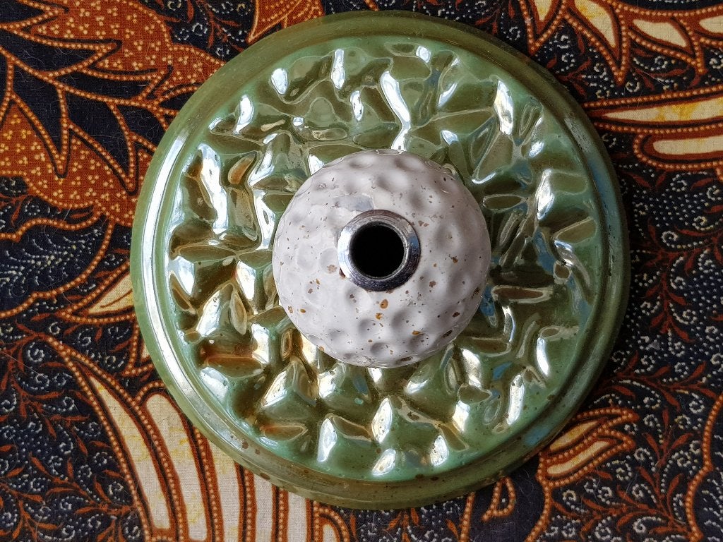 Oude Engelse golfbal pennenhouder van porselein en emaille., Antiek en Kunst, Antiek | Woonaccessoires, Ophalen of Verzenden