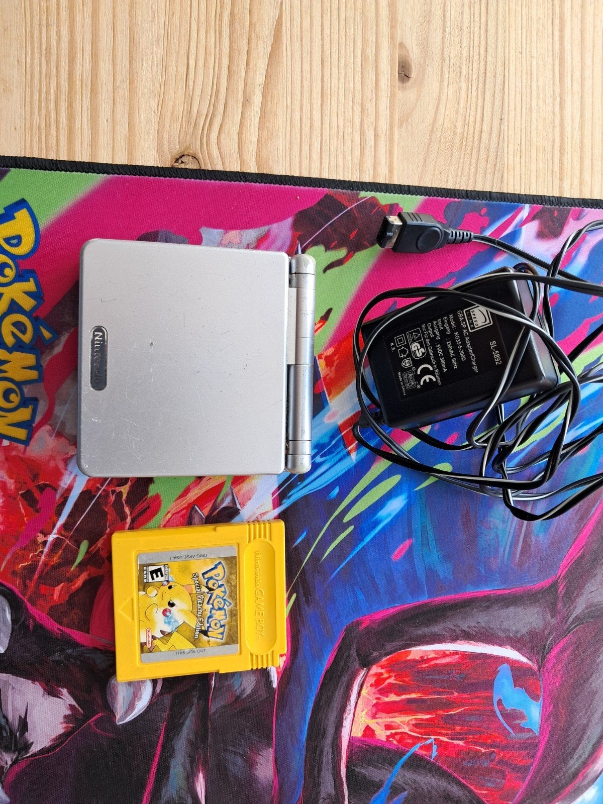 Nintendo Game Boy Advance SP + Pokémon Yellow, Spelcomputers en Games, Ophalen, Gebruikt, Game Boy Advance, Met games