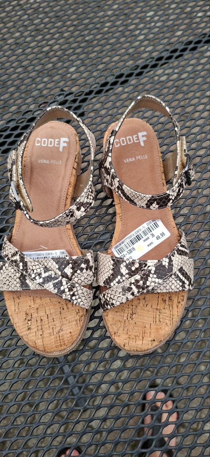 Nieuwe leren sandalen met slangenprint. Vera Pelle maat 36., Kleding | Dames, Schoenen, Beige, Nieuw, Vera Pelle, Sandalen of Muiltjes