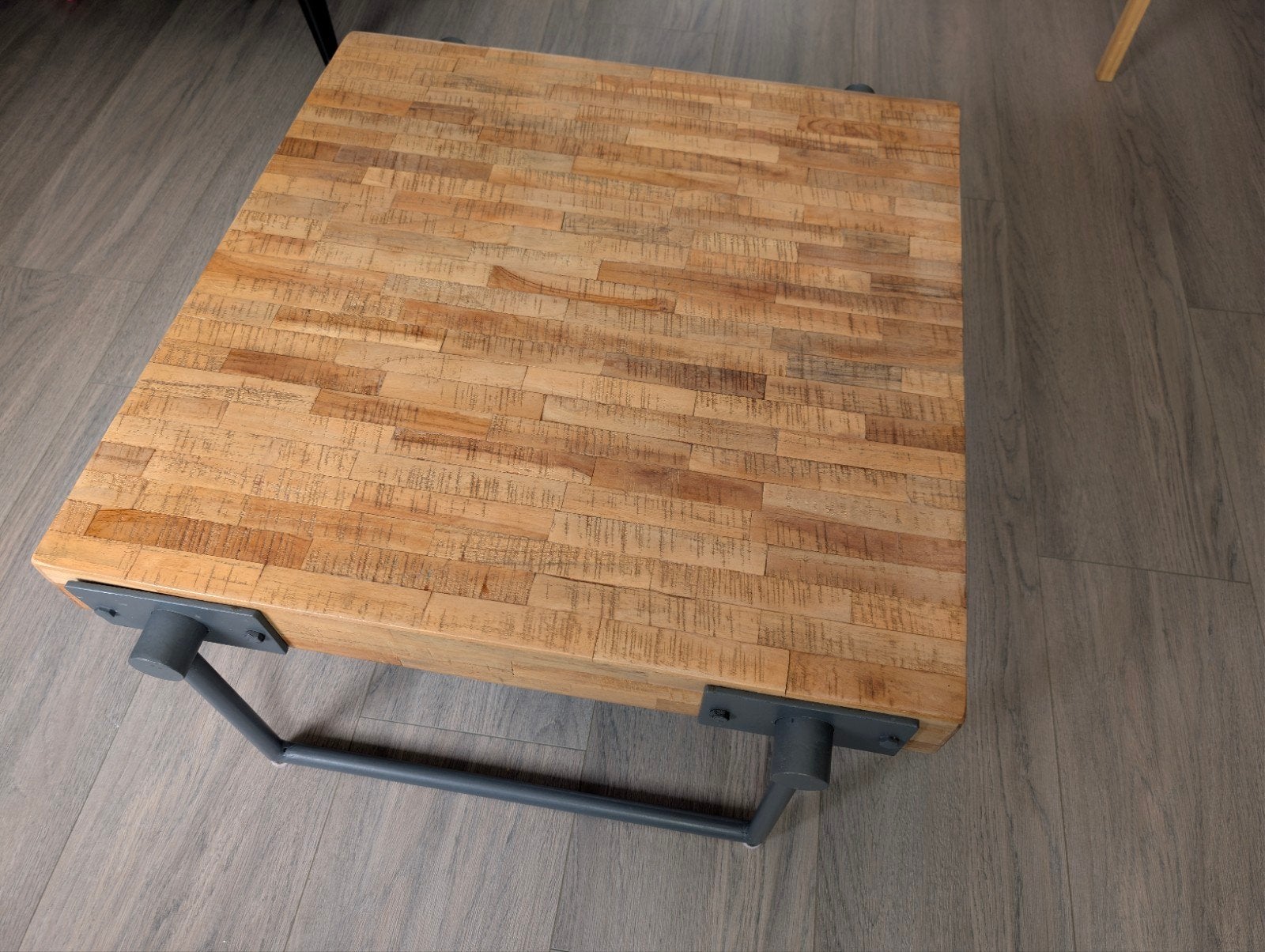 Industriële salontafel van massief hout, Ophalen, 50 tot 100 cm, 50 tot 100 cm, Zo goed als nieuw