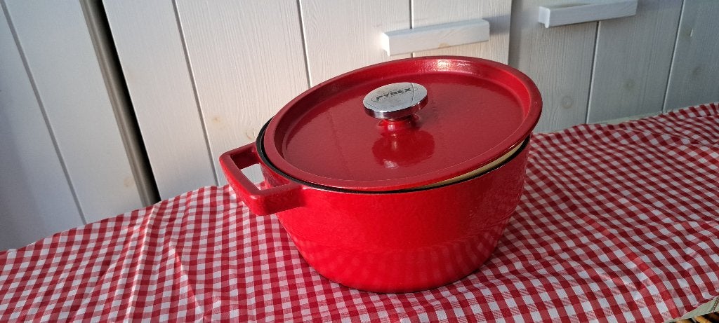 rode Pyrex gietijzeren braadpan 24 cm, Ophalen, Gebruikt, Met deksel, Overige merken