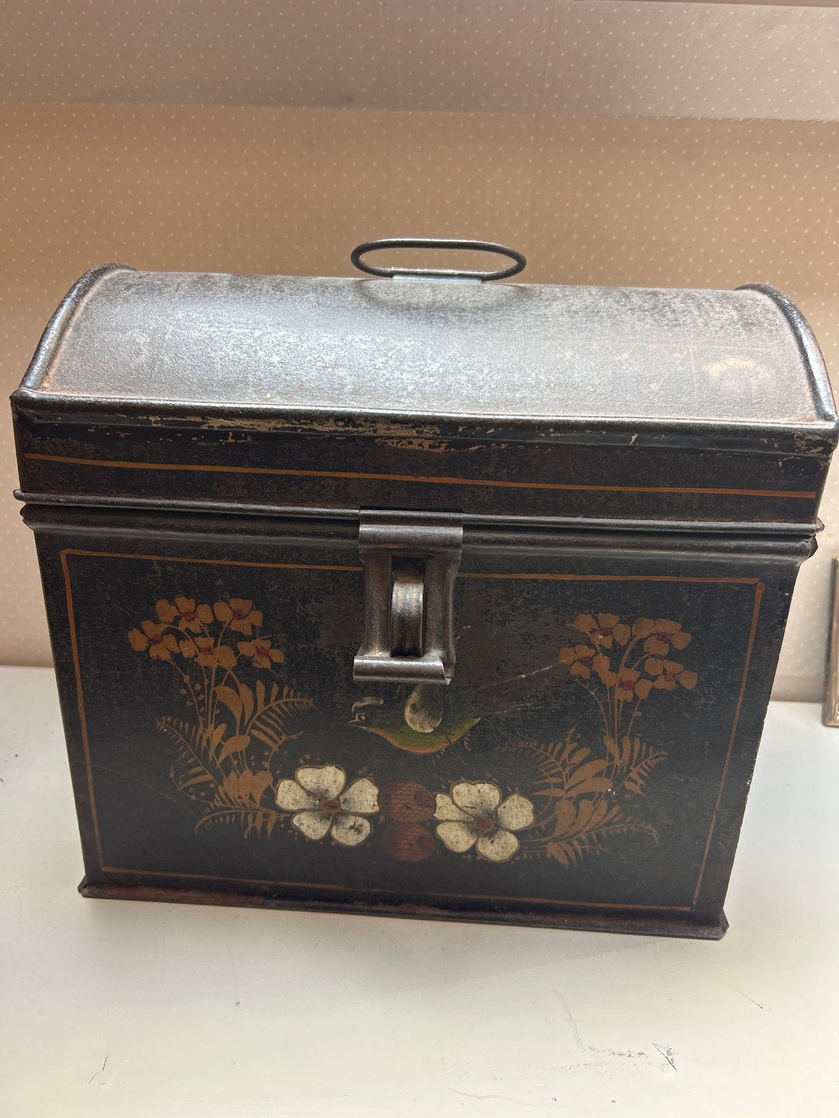 Antieke metalen kist met bloemmotief, Antiek en Kunst, Ophalen of Verzenden