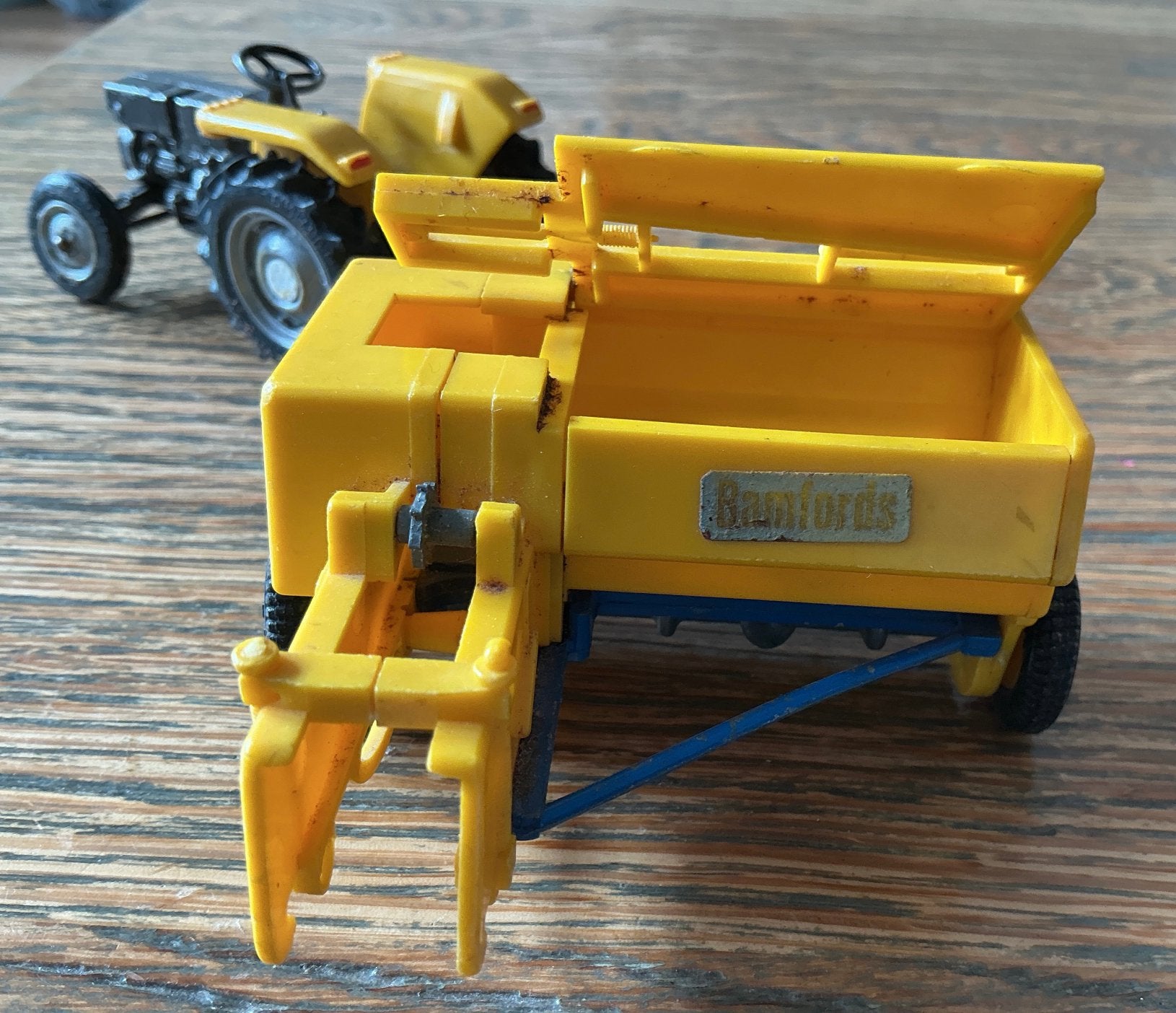 Oude Tractor Massey Ferguson met aanhanger Baler jaren 60-70, Ophalen of Verzenden, Gebruikt, Tractor of Landbouw