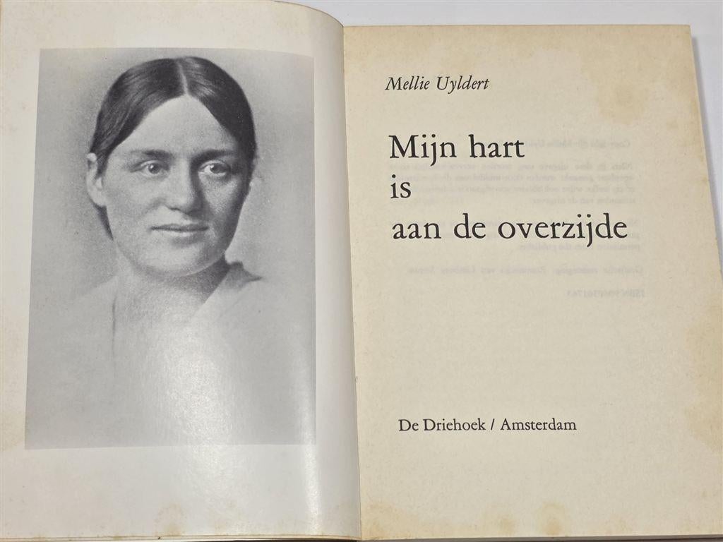 Mijn Hart is aan de Overzijde — Mellie Uyldert, Gedichten, Ophalen of Verzenden, Gelezen, Overige onderwerpen, Achtergrond en Informatie