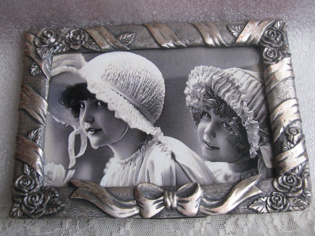 Vintage Zilver Kleurig Metalen Fotolijstje met Rozen & Strik, Verzenden