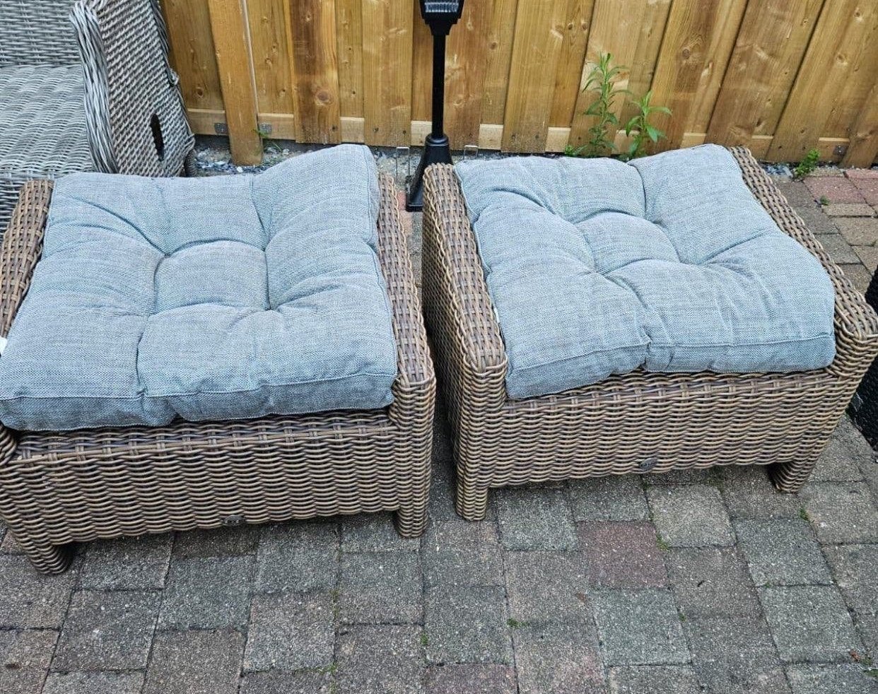 Voetenbankjes gratis af te halen, Tuin en Terras, 2 zitplaatsen, Hocker, Ophalen of Verzenden, Zo goed als nieuw