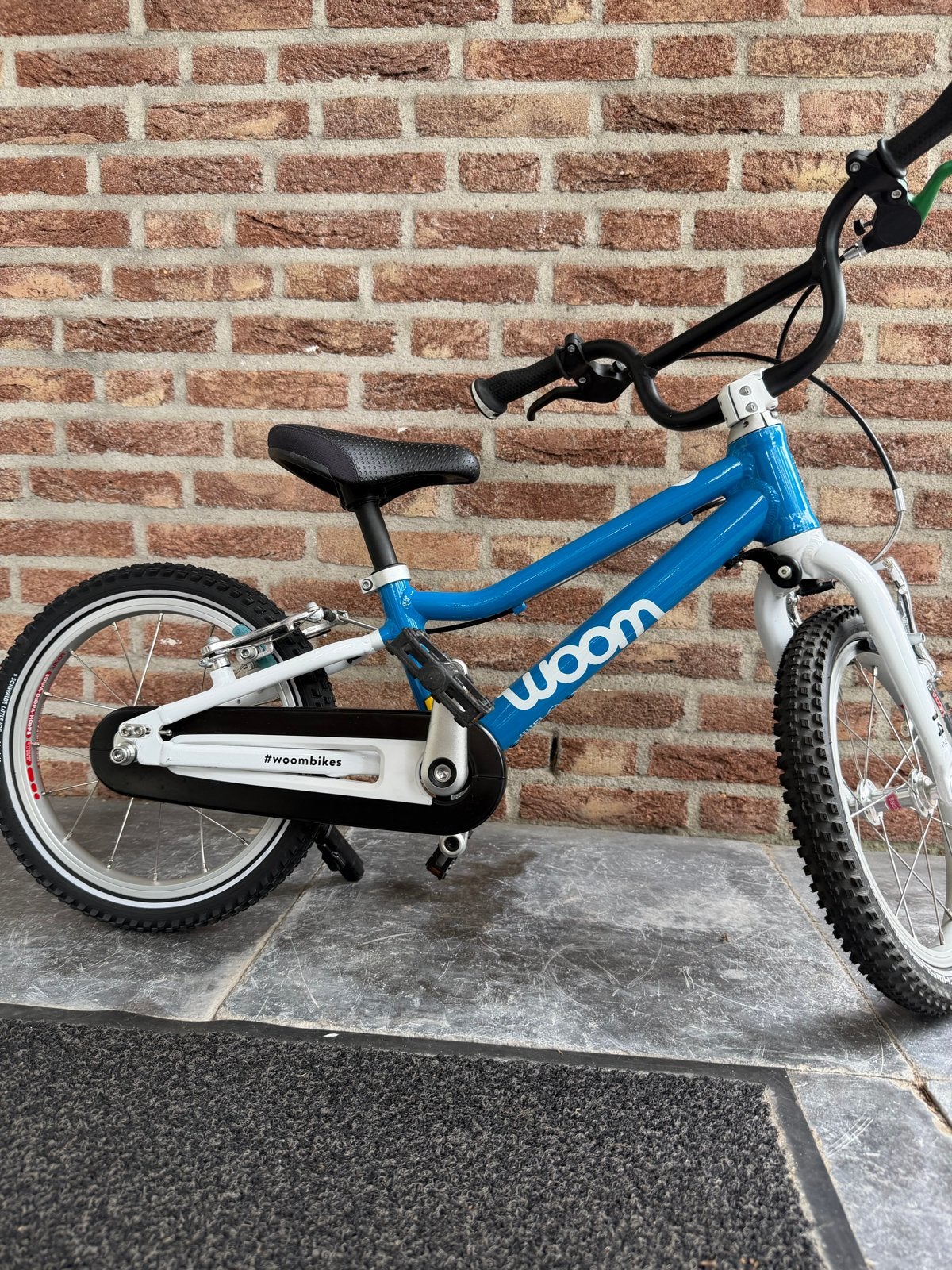 Woom 2 Kinderfiets 14 inch - Lichtgewicht en Veilig, Ophalen, Zo goed als nieuw, Velgrem, Minder dan 16 inch