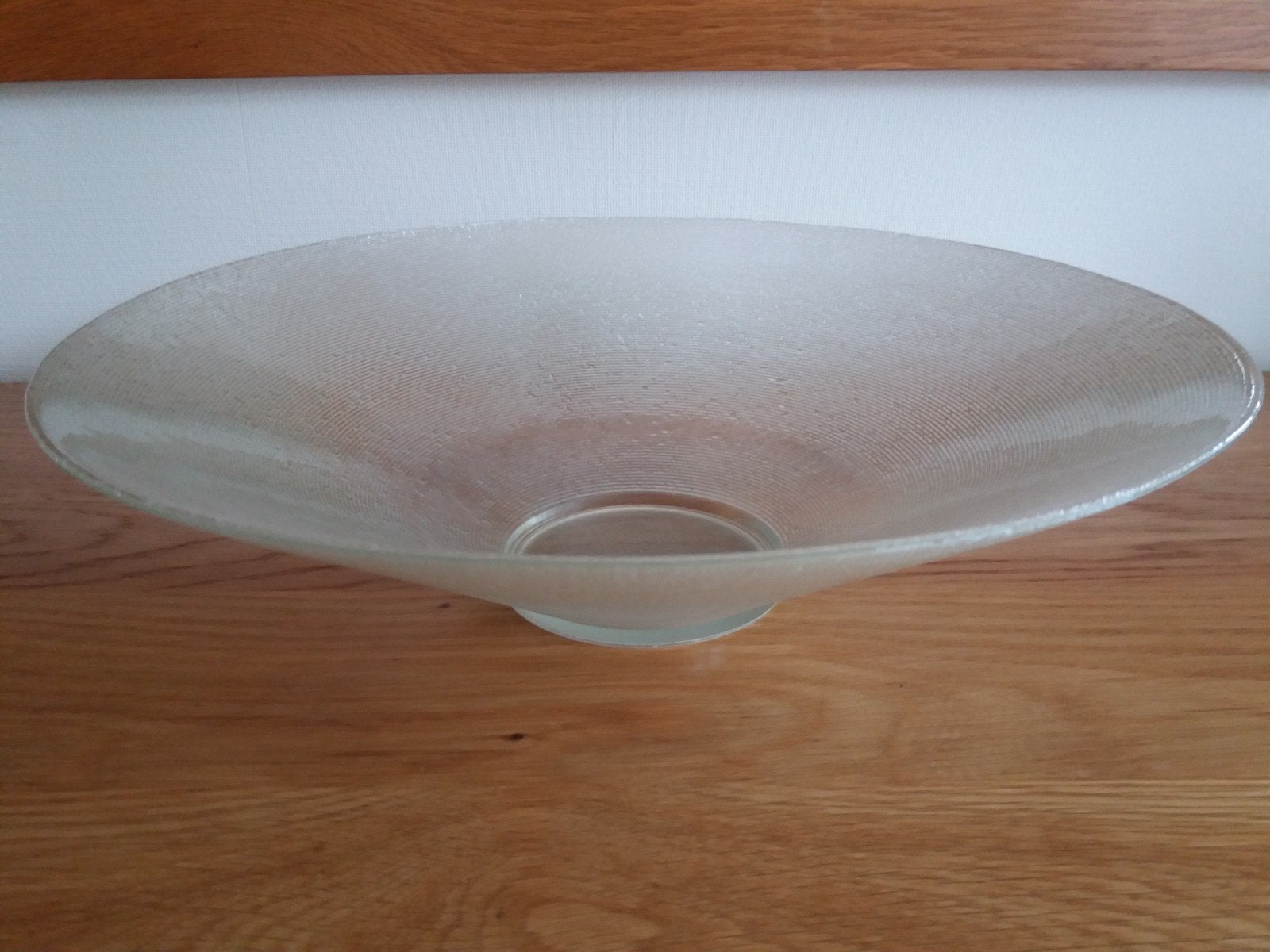 Glazen schaal met ribbel.
Leuk voor het decoreren., Schaal, Rond, Ophalen of Verzenden, Glas