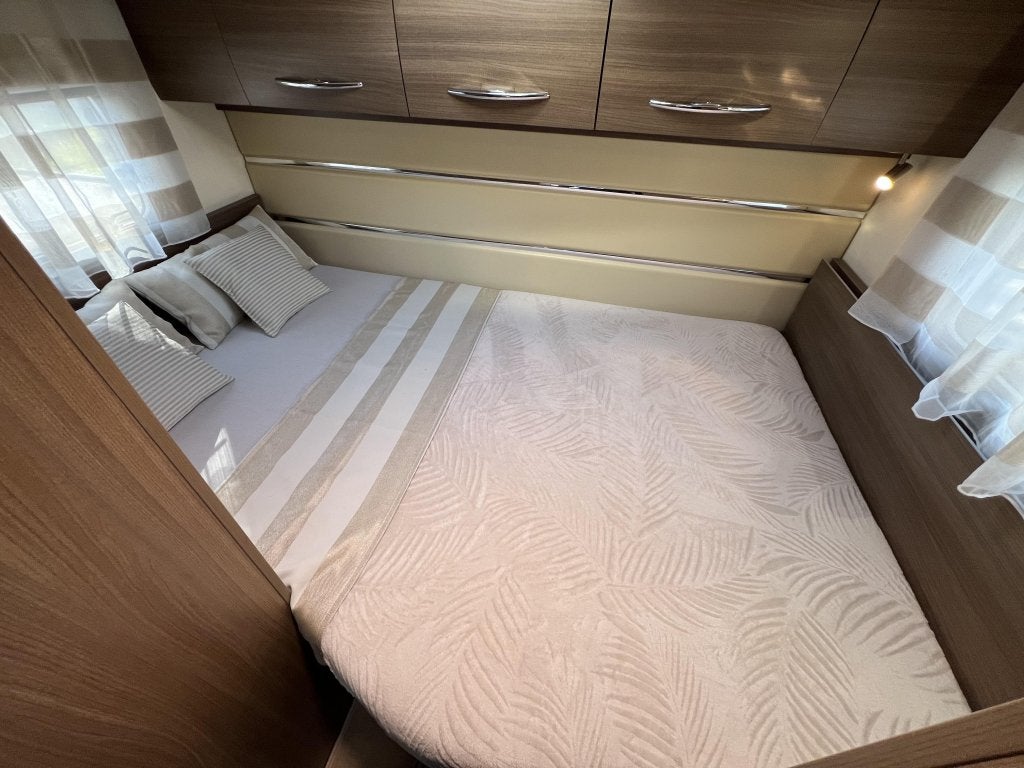 Chausson Flash 614 dwarsbed+hefbed DAKAIRCO LUCHTVERING, Caravans en Kamperen, Standaard zit, Fiat, 6 tot 7 meter, Half-integraal