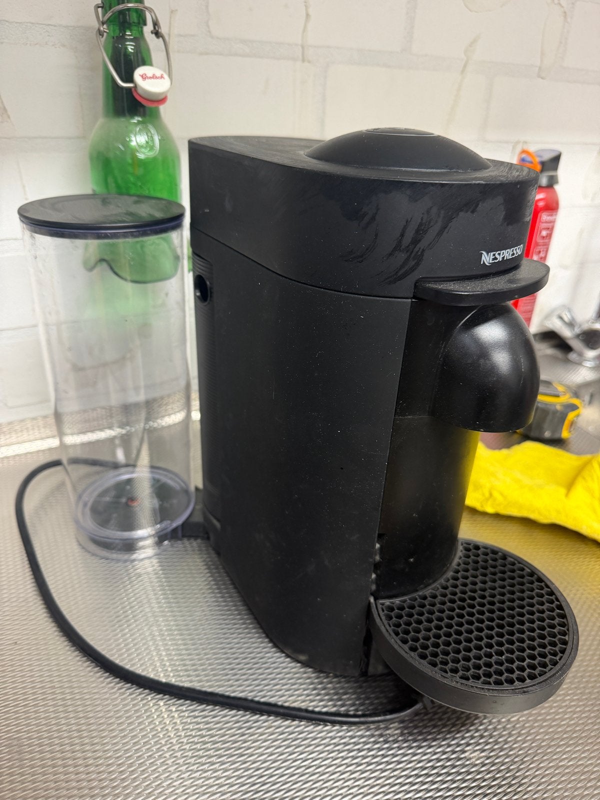 Nespresso Vertuo met cups - Zo goed als nieuw, Witgoed en Apparatuur, Ophalen of Verzenden, Zo goed als nieuw, Koffiemachine, Koffiepads en cups