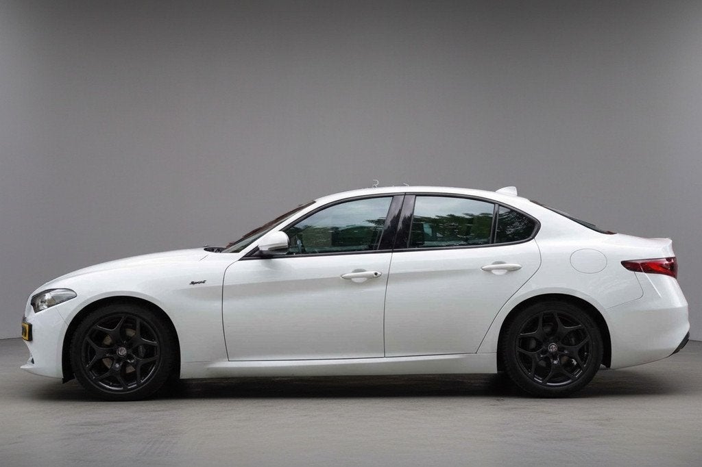 Alfa Romeo Giulia 2.2 Sprint / BTW / Trekhaak / 18'Inch / Ad, Auto's, Alfa Romeo, 745 kg, Gebruikt, Wit, Origineel Nederlands