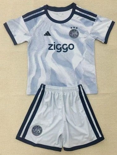 Ajax kids tenue 26/27, Sport en Fitness, Voetbal, Maat XS of kleiner, Ophalen of Verzenden, Nieuw, Set