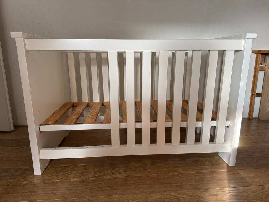 GRATIS Wit Ledikant met gratis accessoires (indien gewenst), Kinderen en Baby's, Babywiegjes en Ledikanten, Gebruikt, Ledikant
