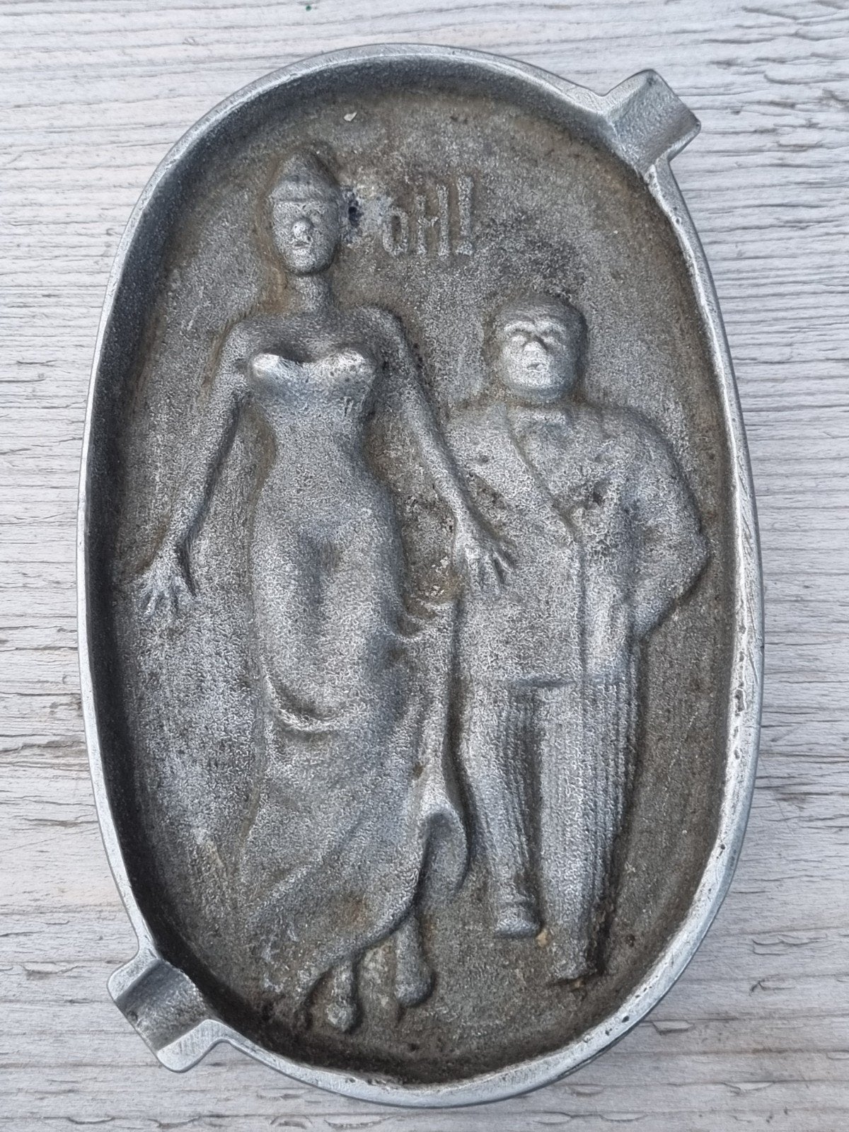 Vintage metalen asbak met een ondeugend reliëf, Ophalen of Verzenden
