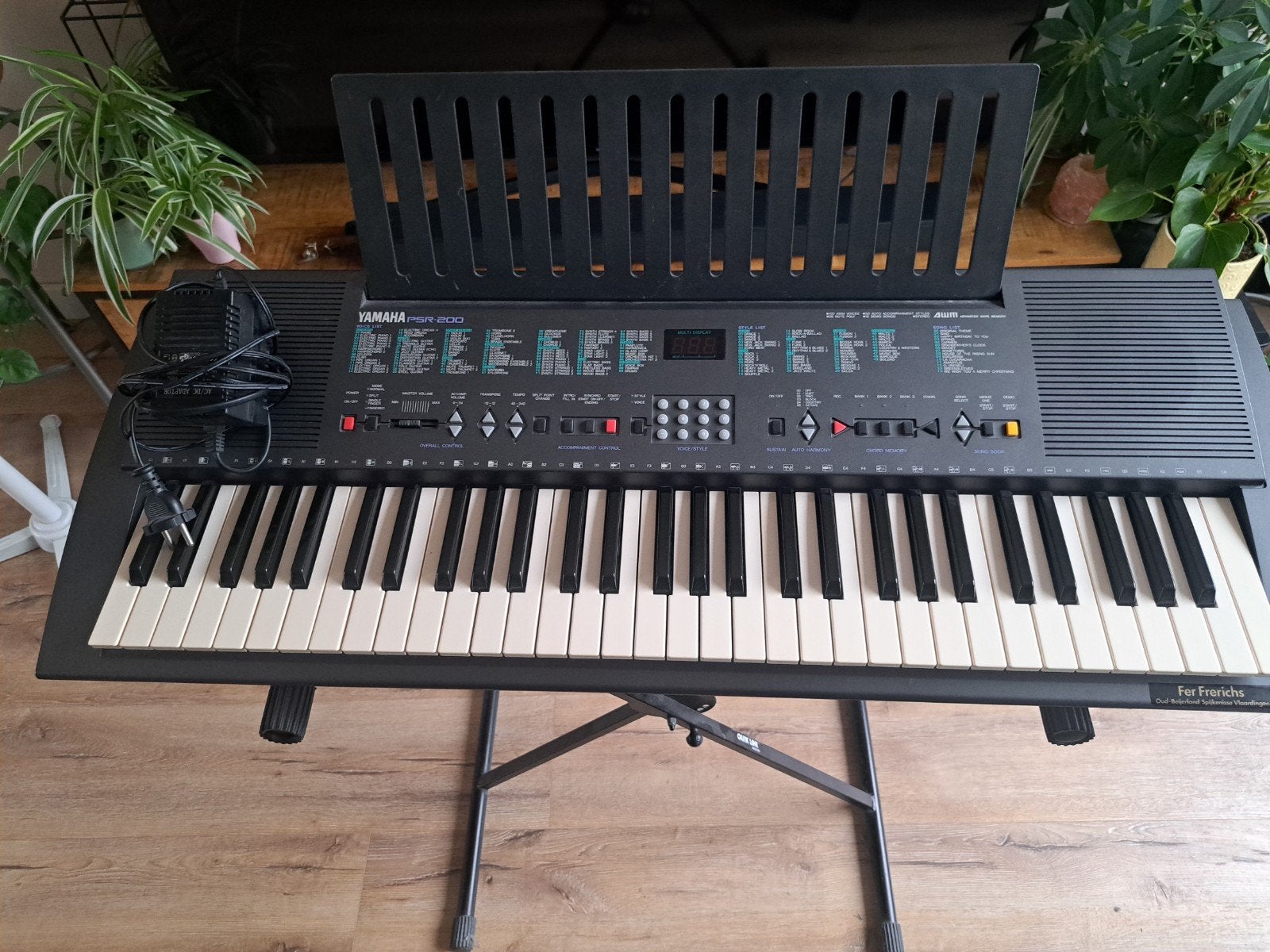 Yamaha PSR-200 Keyboard met standaard,bijna nieuwstaat, Muziek en Instrumenten, Ophalen, 61 toetsen, Yamaha, Zo goed als nieuw