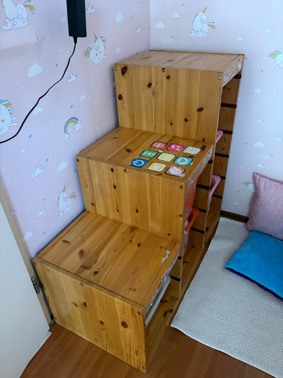 Houten opbergkast met traptreden voor kinderkamer, Kinderen en Baby's, Gebruikt, Kast, 105 cm of meer, Ophalen of Verzenden