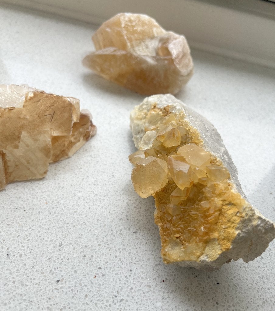 diverse stukken / cluster Calciet en Bariet 10 en 12 cm., Ophalen of Verzenden, Mineraal