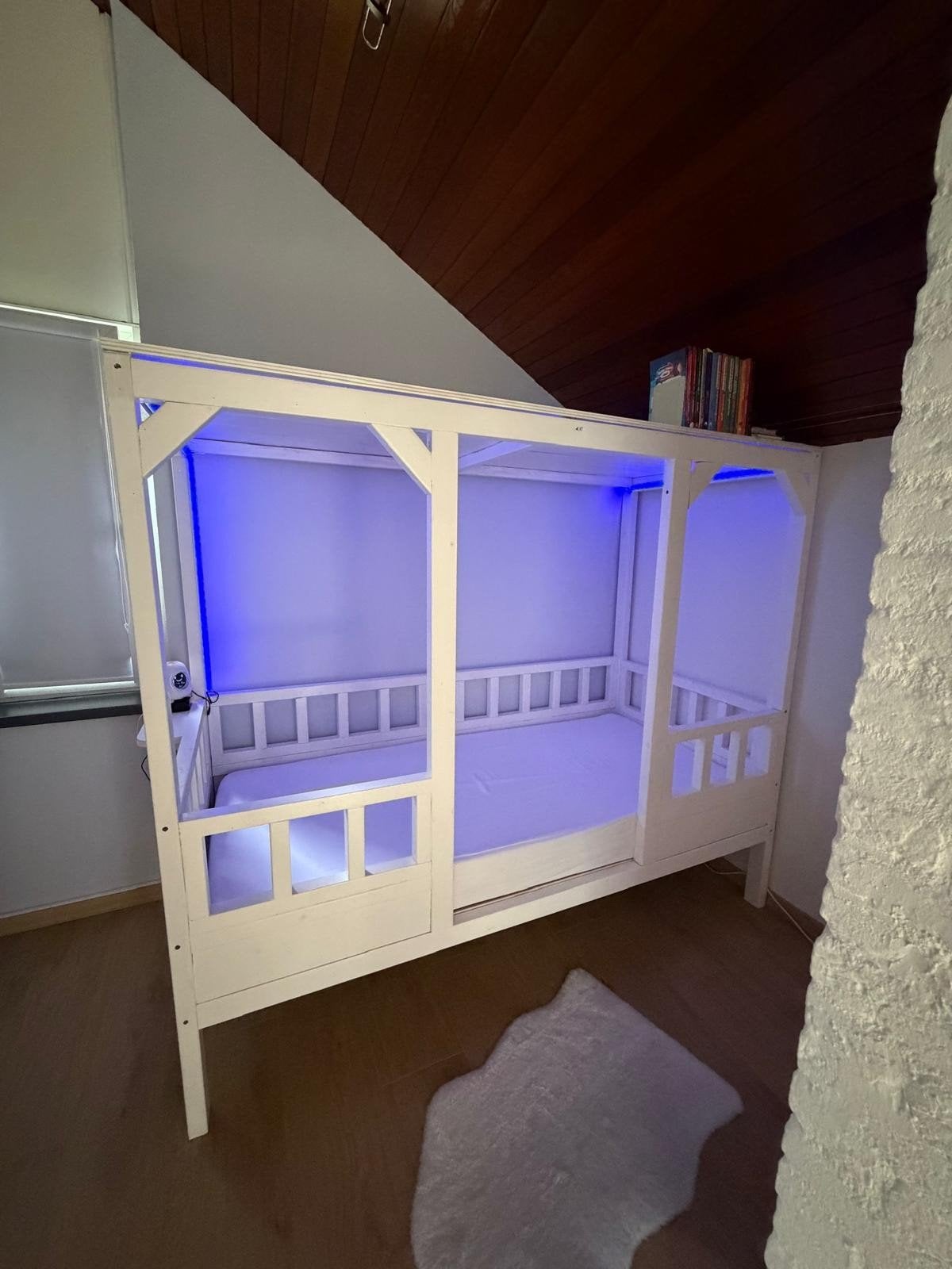 Prinsessenbed met Nieuwe LED verlichting, Ophalen of Verzenden, Zo goed als nieuw, Poppenhuis