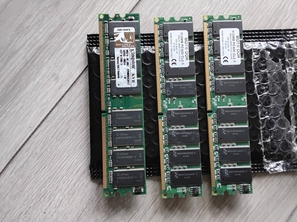 DDR1 geheugens 3x 512 mb pc 3200, Computers en Software, RAM geheugen, Ophalen of Verzenden, Desktop