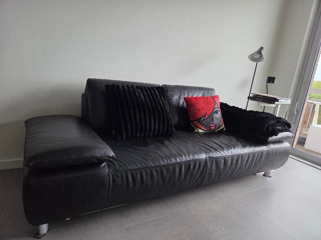 Koinor lederen 2 zitsbank + ottoman (poef), Huis en Inrichting, Ophalen, Gebruikt, Vintage - modern, 150 tot 200 cm