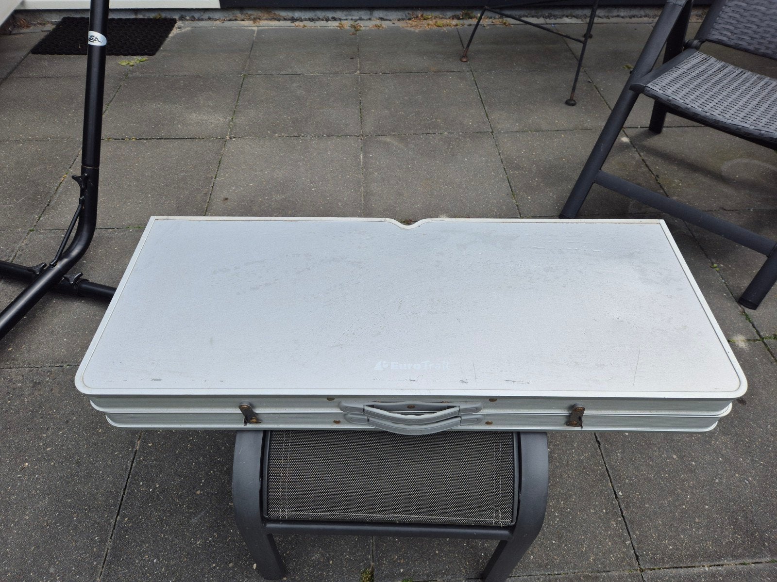 Eurotrail Limoux aluminium picknicktafel, Caravans en Kamperen, Kampeermeubelen, Ophalen of Verzenden, Gebruikt, Campingtafel