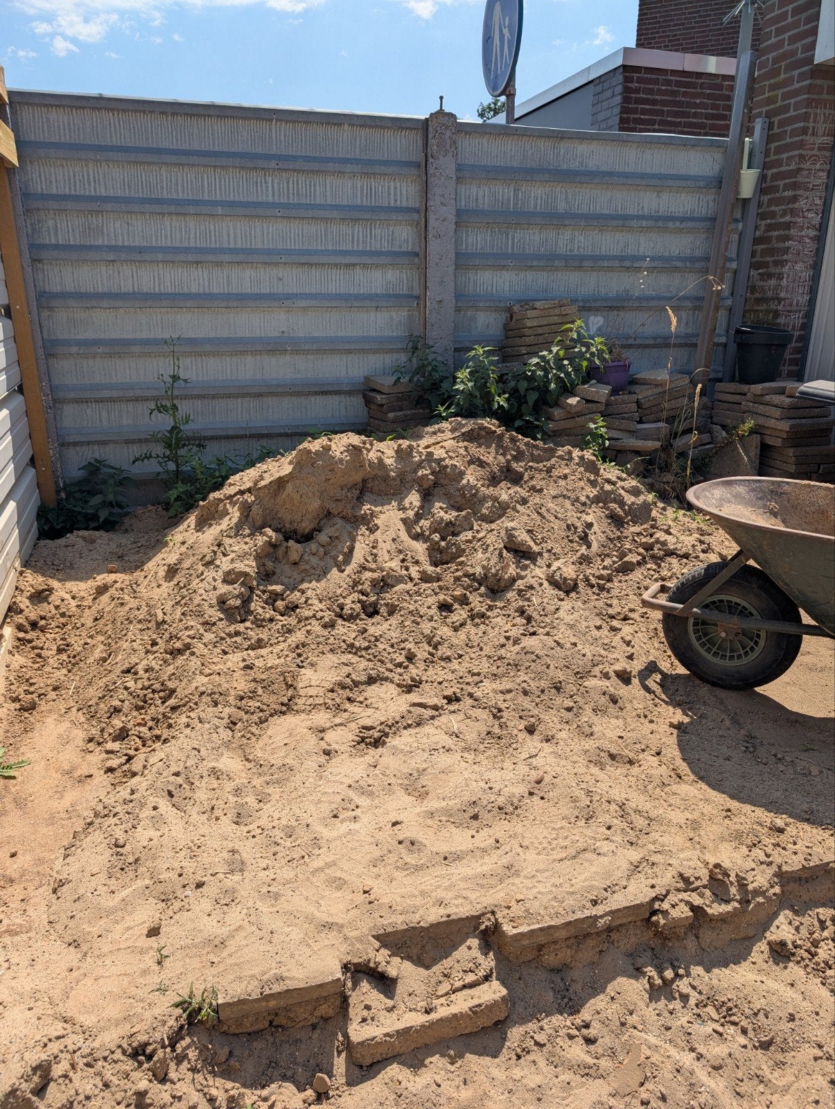 Gratis af te halen: ophoogzand gemengd met grond, Tuin en Terras, Zand, Ophalen of Verzenden, Ophoogzand
